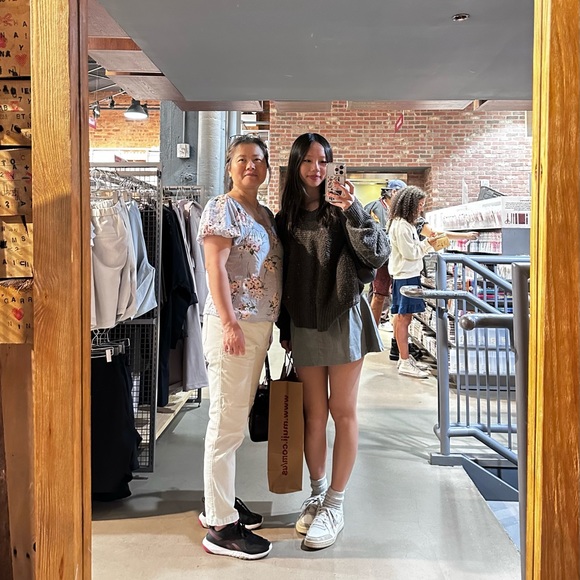 Meet your Posher, Sarah - Picture 1 of 1